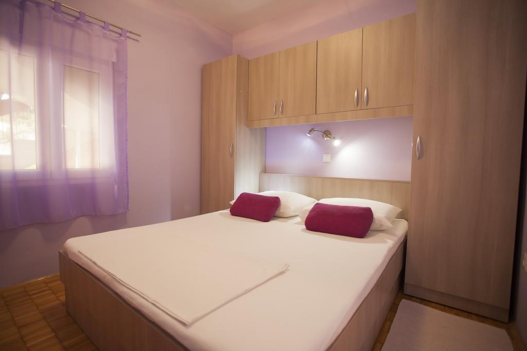 Villa Neda Makarska Habitación foto